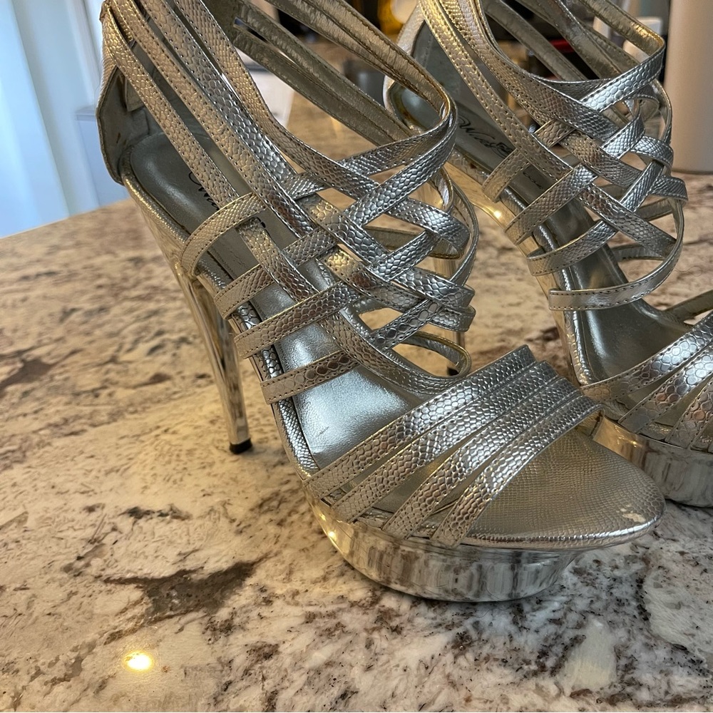 Platform heels - Picture 3 of 10